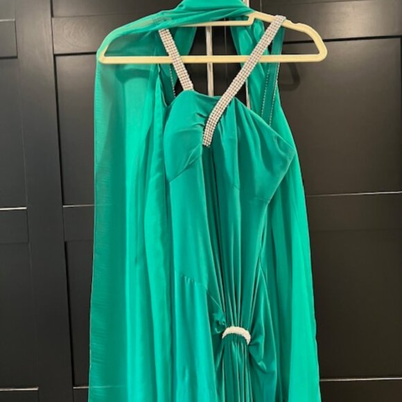Emerald Green Evening Gown with Shawl, Size M by Janine - Picture 6 of 13